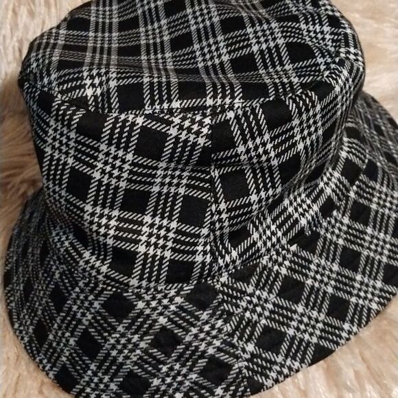 NWOT Plaid  Reversible Black & White Women Bucket Hat Size L - Picture 3 of 7